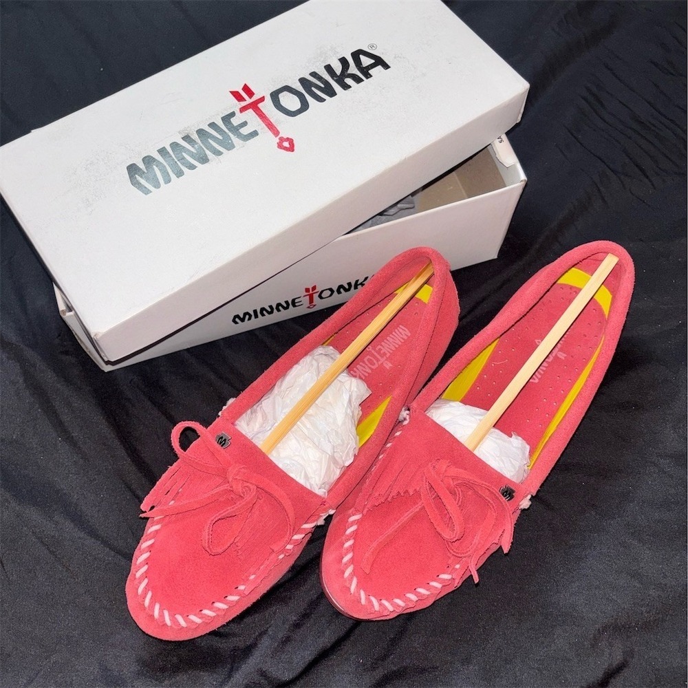 Minnetonka Kilty suede Lug Hardsole Moccasin‎ Womens 9.5 Red Fringe Bow Slip On